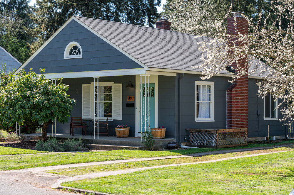 Malarkey manufacturer photograph of Legacy shingles in Midnight Black on a Portland, Oregon home with mature trees