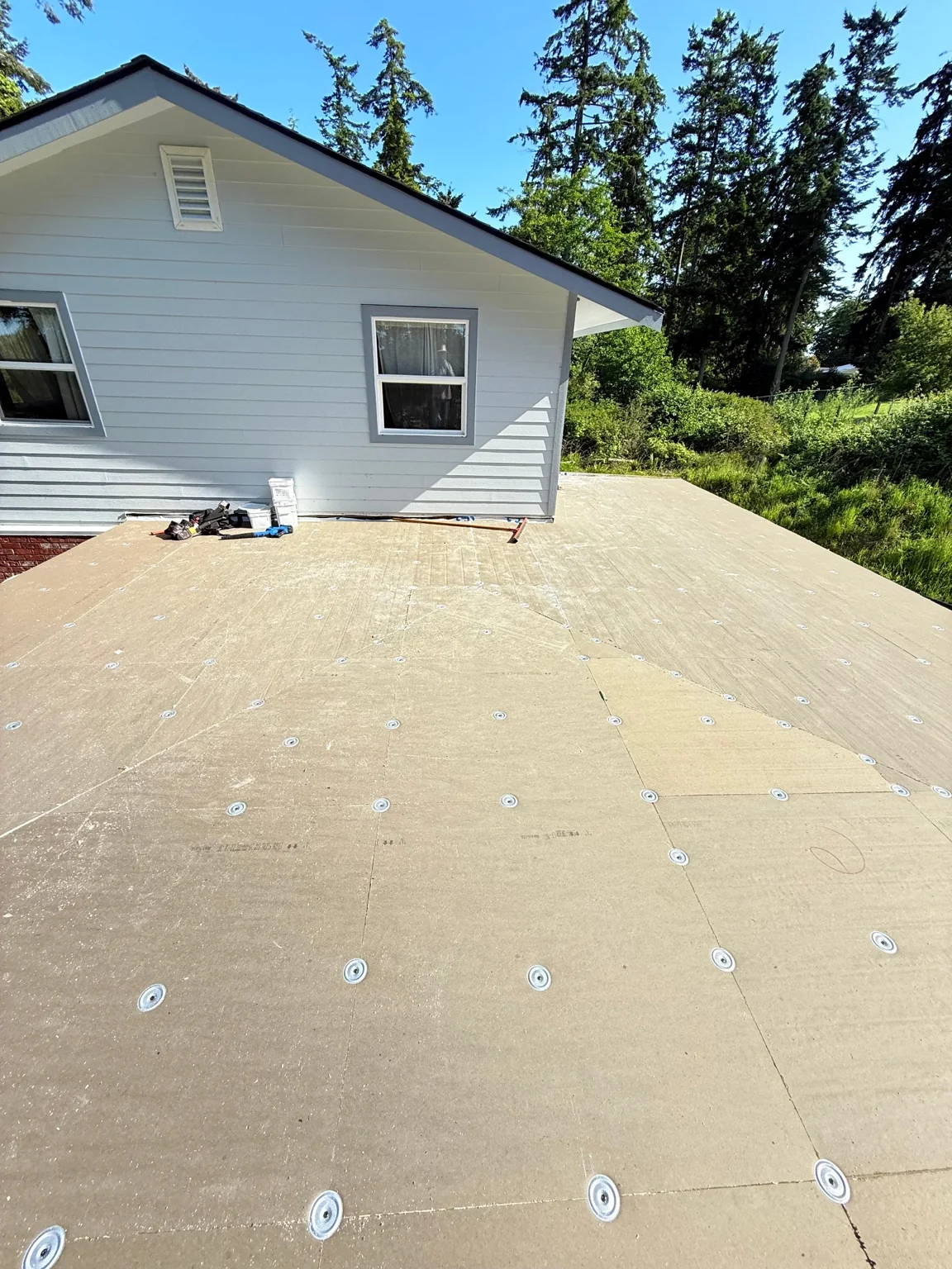 Prepared roof surface showing the central high point and slope toward the edges